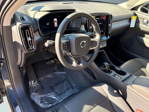 New 2026 Volvo XC40 B5 Core w/ Climate Package image 4