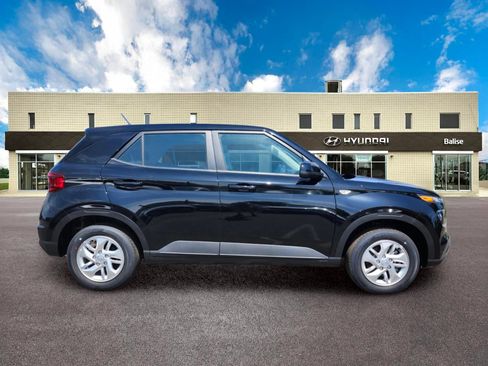 New 2026 Hyundai Venue SE FWD image 2