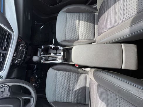 Used 2025 Chevrolet Trax LT image 40