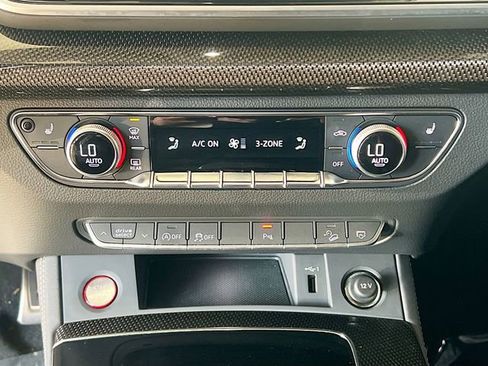 Used 2024 Audi SQ5 Premium Plus w/ Premium Plus Package image 23