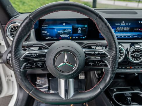 Used 2024 Mercedes-Benz CLA 250 4MATIC image 5