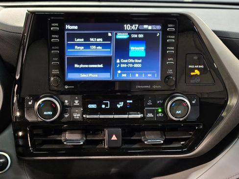 Used 2021 Toyota Highlander XLE image 16