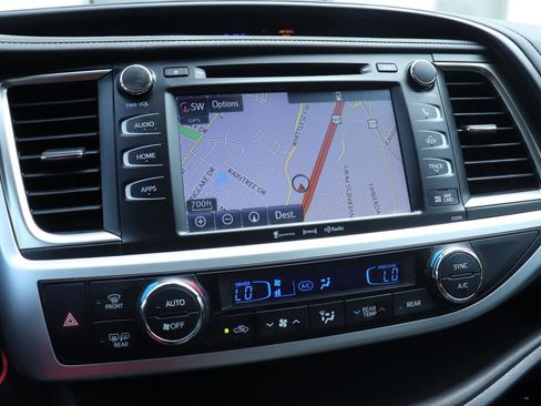Used 2019 Toyota Highlander SE FWD image 33
