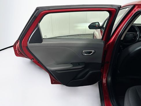 Used 2025 Kia K4 LXS image 25