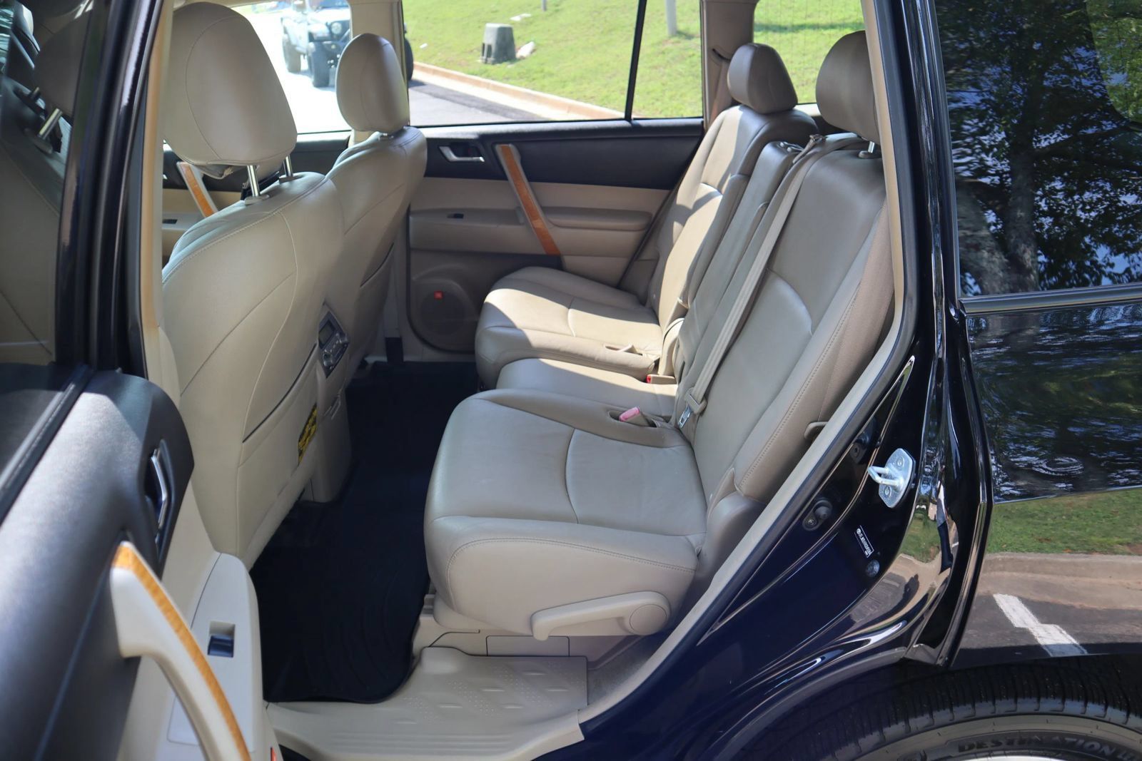 Used 2010 Toyota Highlander Limited AWD/4WD image 12