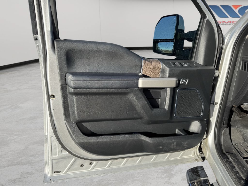 Used 2019 Ford F250 Lariat w/ Lariat Ultimate Package AWD/4WD image 9