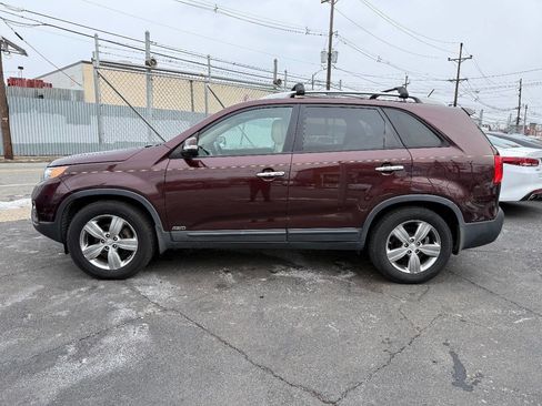 Used 2013 Kia Sorento EX w/ EX V6 Premium Pkg image 2