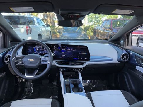 Used 2025 Chevrolet Equinox EV LT image 14