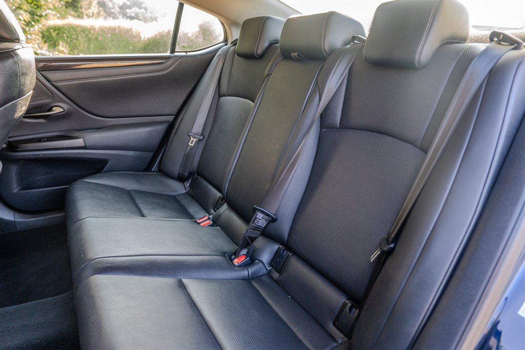 Used 2019 Lexus ES 350 w/ Premium Package FWD image 29