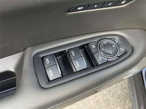 Used 2025 Cadillac XT6 Premium Luxury image 18