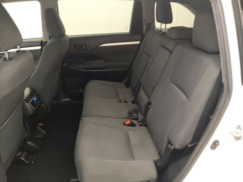 Used 2019 Toyota Highlander LE image 18