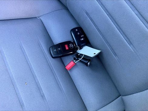 Used 2024 Toyota Tacoma TRD Sport w/ TRD Sport Upgrade Package image 15