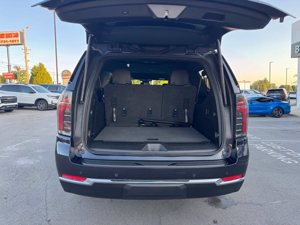 Used 2025 Chevrolet Suburban LT AWD/4WD image 29