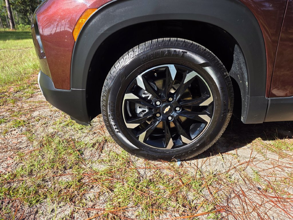 Used 2022 Chevrolet TrailBlazer LT w/ Convenience Package FWD image 9