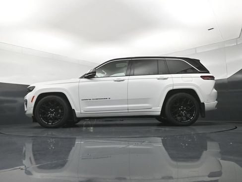 Used 2022 Jeep Grand Cherokee Summit AWD/4WD image 21