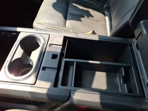 Used 2019 Nissan Titan SL w/ Midnight Edition AWD/4WD image 17
