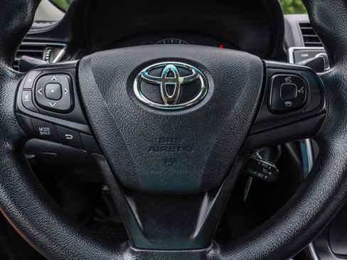 Used 2015 Toyota Camry LE FWD image 10