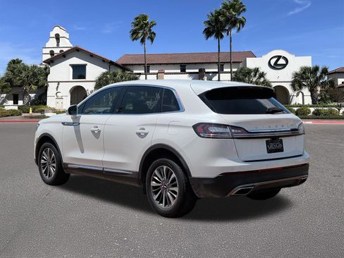 Used 2022 Lincoln Nautilus FWD w/ Premium Package image 4