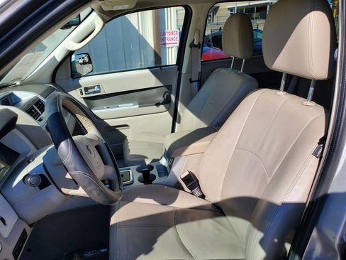 Used 2010 Mercury Mariner Premier image 24