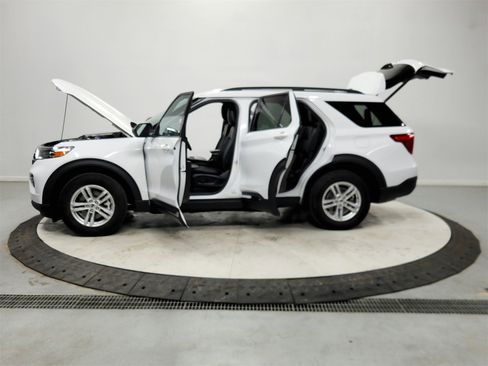 Used 2024 Ford Explorer XLT w/ Equipment Group 202A image 12