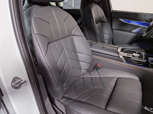 Certified 2024 BMW 760i xDrive AWD/4WD image 41