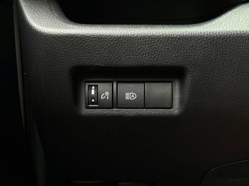 Used 2025 Toyota RAV4 XLE FWD image 22