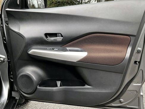 Used 2018 Nissan Kicks SR w/ Exterior Package image 25