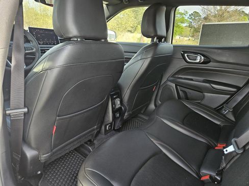 Used 2025 Jeep Compass Trailhawk image 27