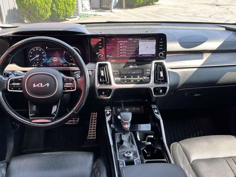 Used 2022 Kia Sorento SX Prestige AWD/4WD image 9