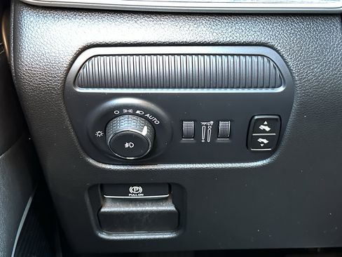 Used 2024 Jeep Wagoneer Series III image 16