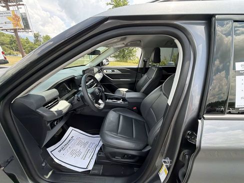 Used 2025 Ford Explorer Active w/ Active Comfort Package AWD/4WD image 10
