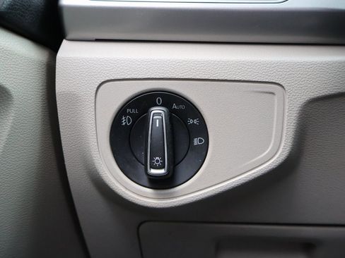 Used 2018 Volkswagen Atlas SE image 33