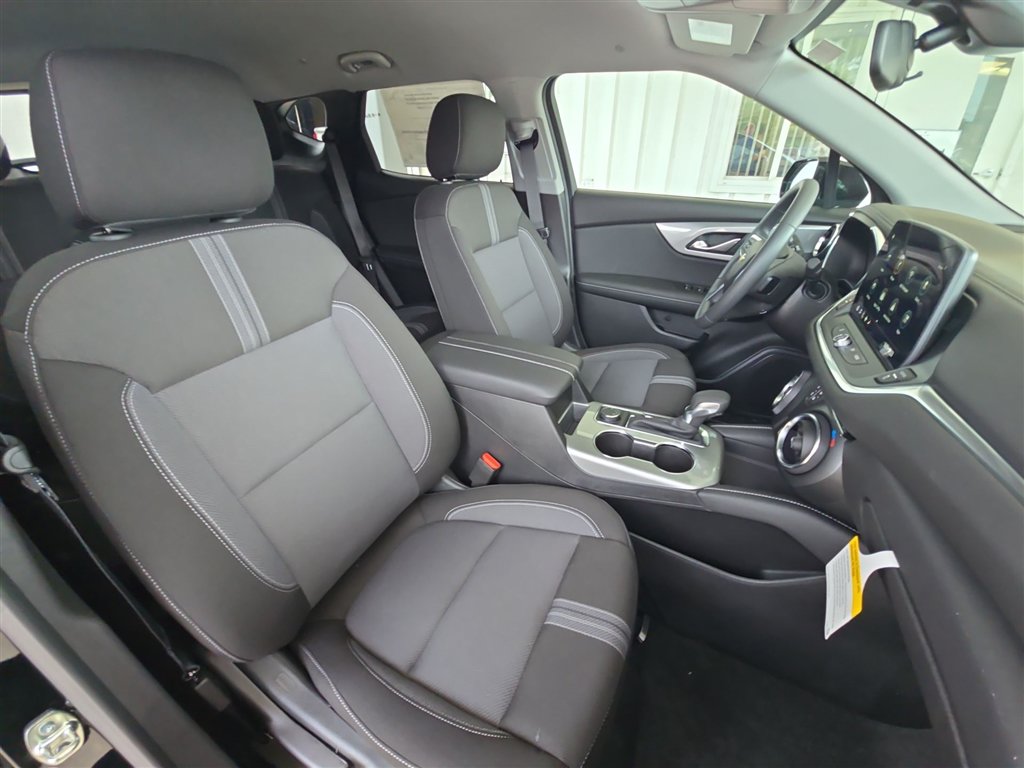 New 2026 Chevrolet Blazer LT w/ Midnight/Sport Edition AWD/4WD image 27