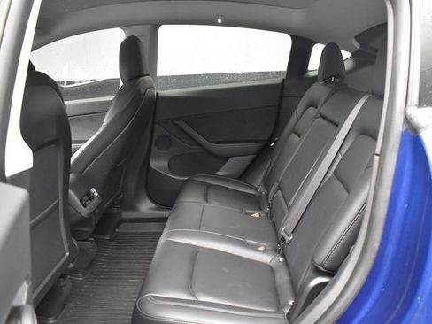 Used 2021 Tesla Model Y Long Range image 10