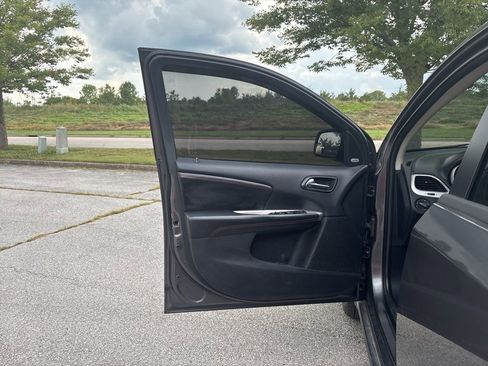 Used 2015 Dodge Journey R/T image 9