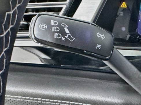 Used 2024 Volkswagen Atlas Cross Sport SE FWD image 13