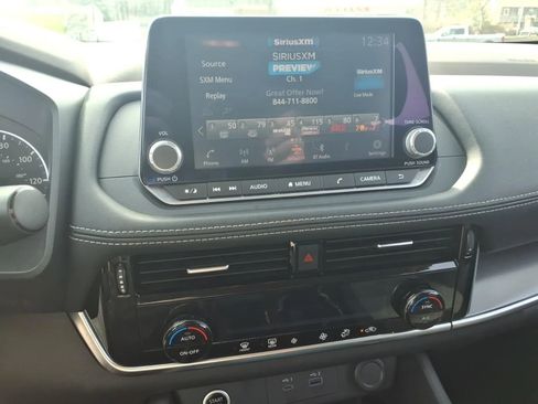 Used 2021 Nissan Rogue SV image 32