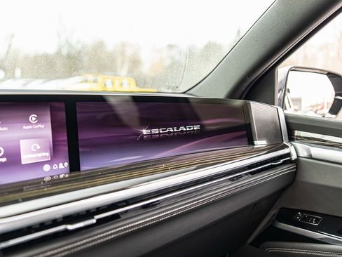 Used 2025 Cadillac Escalade Luxury image 29