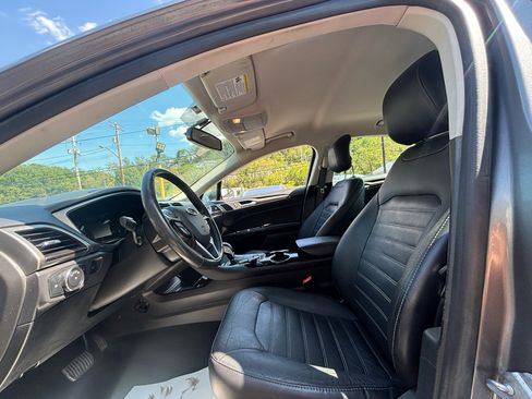 Used 2014 Ford Fusion SE w/ Equipment Group 202A image 8