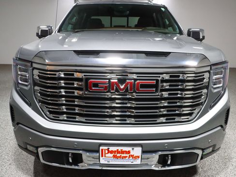 Used 2025 GMC Sierra 1500 Denali w/ Technology Package AWD/4WD image 4