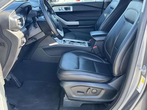 Used 2023 Ford Explorer Limited image 13