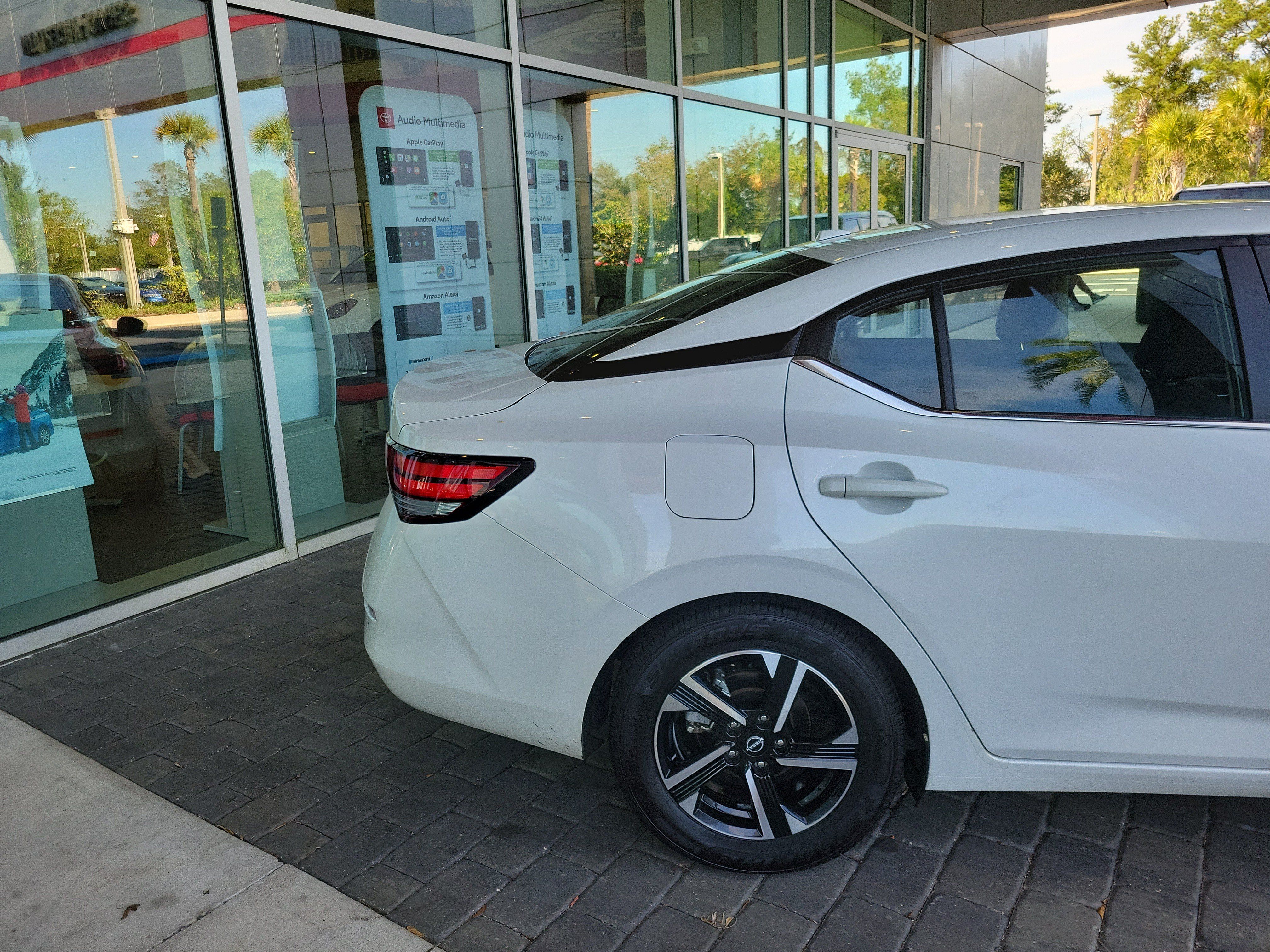 Used 2025 Nissan Sentra SV FWD image 6