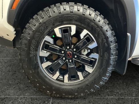Used 2023 Nissan Frontier PRO-4X w/ Pro-4X Premium Package AWD/4WD image 14