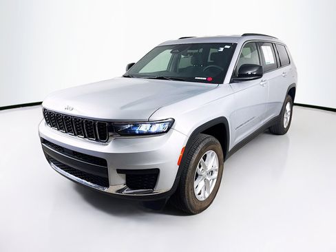 Used 2025 Jeep Grand Cherokee L Laredo RWD image 4