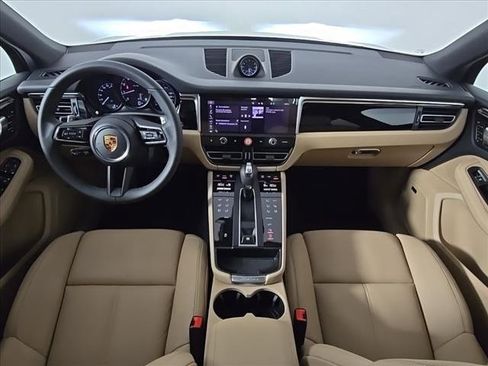 Certified 2025 Porsche Macan image 27