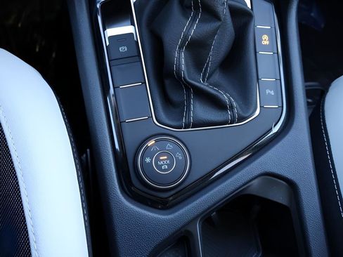 New 2025 Volkswagen Taos SE image 28