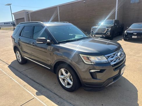 Used 2019 Ford Explorer XLT w/ Equipment Group 201A FWD image 3