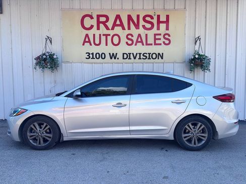 Used 2018 Hyundai Elantra SEL w/ Cargo Package FWD image 3