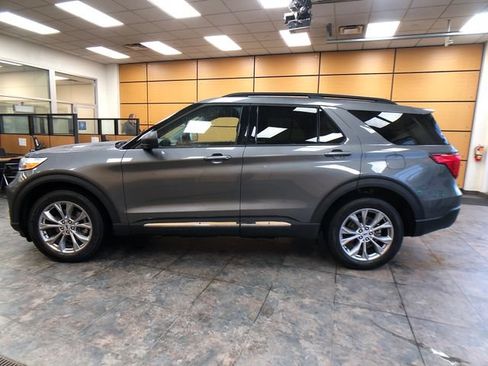 Certified 2023 Ford Explorer XLT w/ Equipment Group 202A AWD/4WD image 4