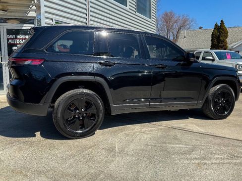 Used 2023 Jeep Grand Cherokee 4WD 4xe image 3